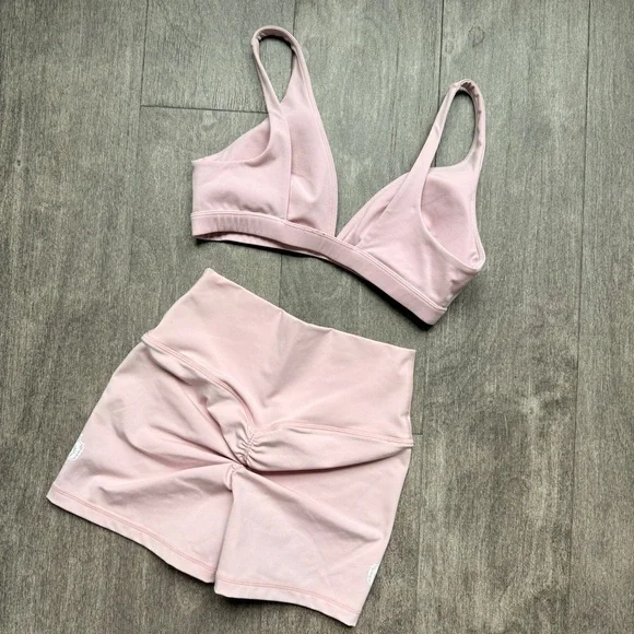 Darc Sport - Pink Exclusive 1 of 500 Wolves Bra and Scrunch Bottom Shorts Set - Picture 2 of 6